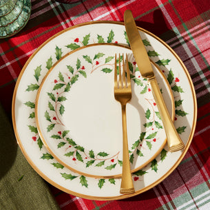Holiday 18-Piece Dinnerware Set