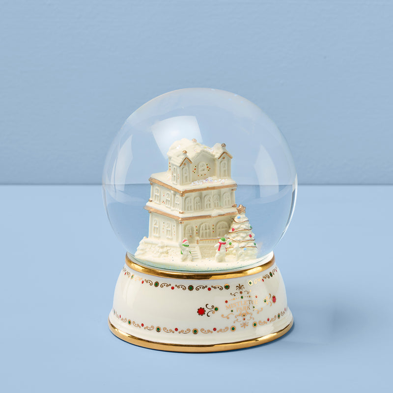 Mistletoe Park Snow Globe