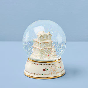 Mistletoe Park Snow Globe