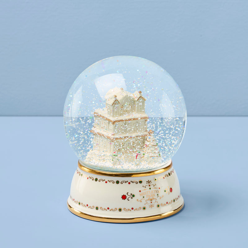 Mistletoe Park Snow Globe
