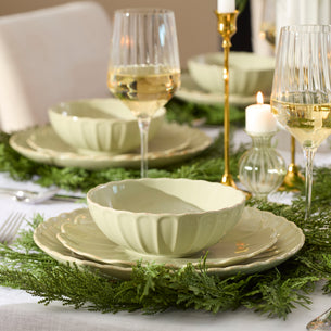 French Perle Scallop Matcha 18-Piece Dinnerware Set