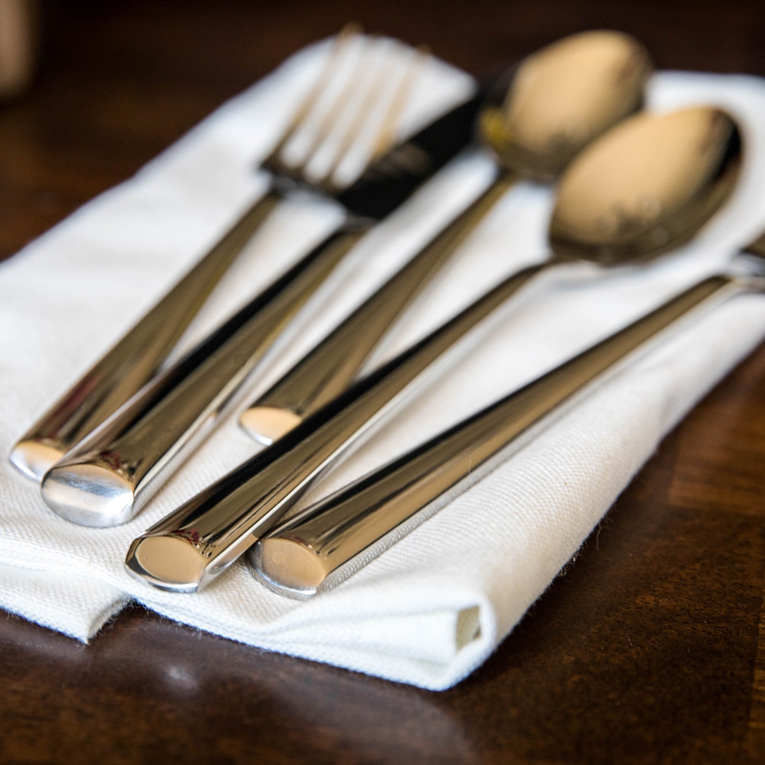Gilda 20-Piece Flatware Set – Lenox Corporation
