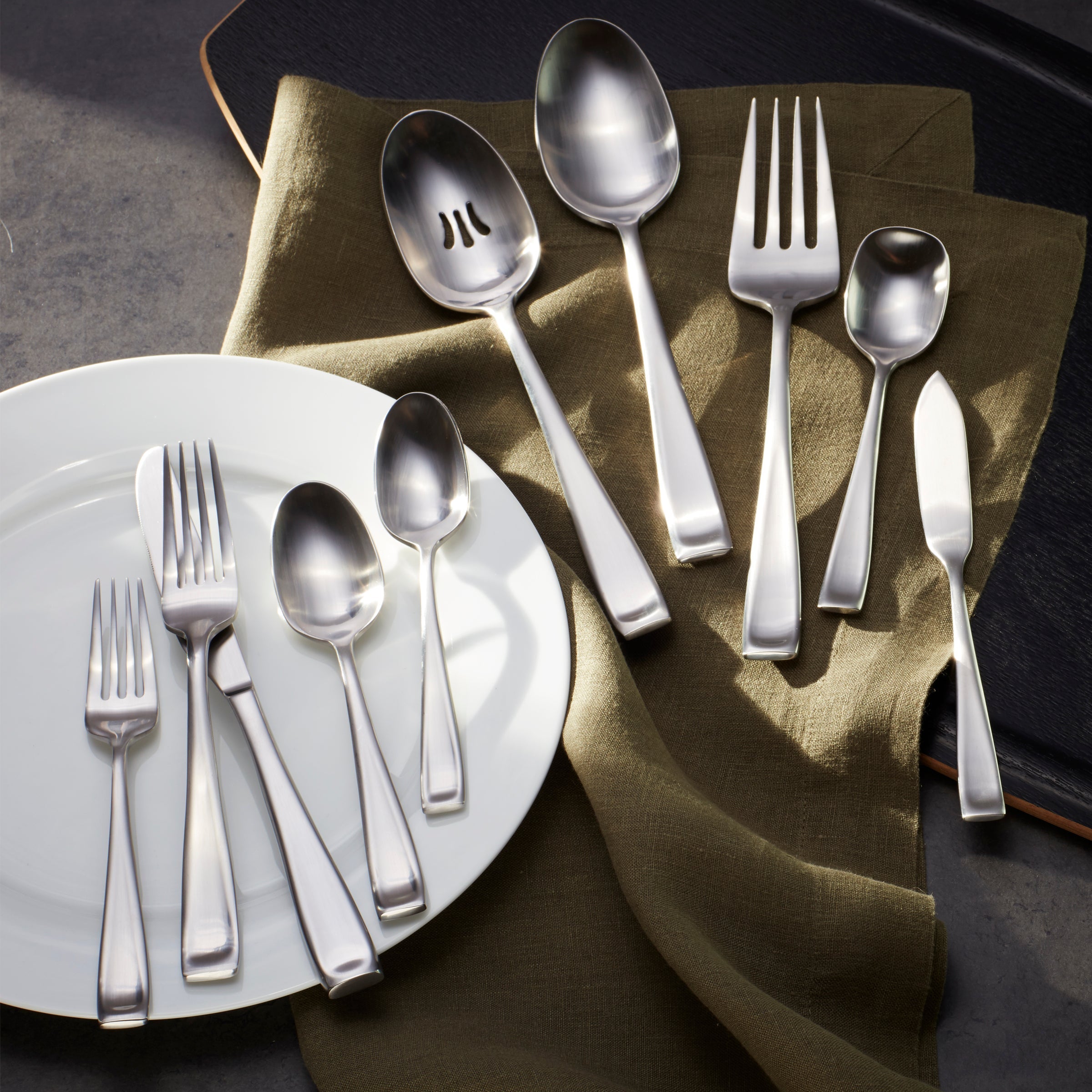 Moda Satin 65-Piece Flatware Set – Lenox Corporation
