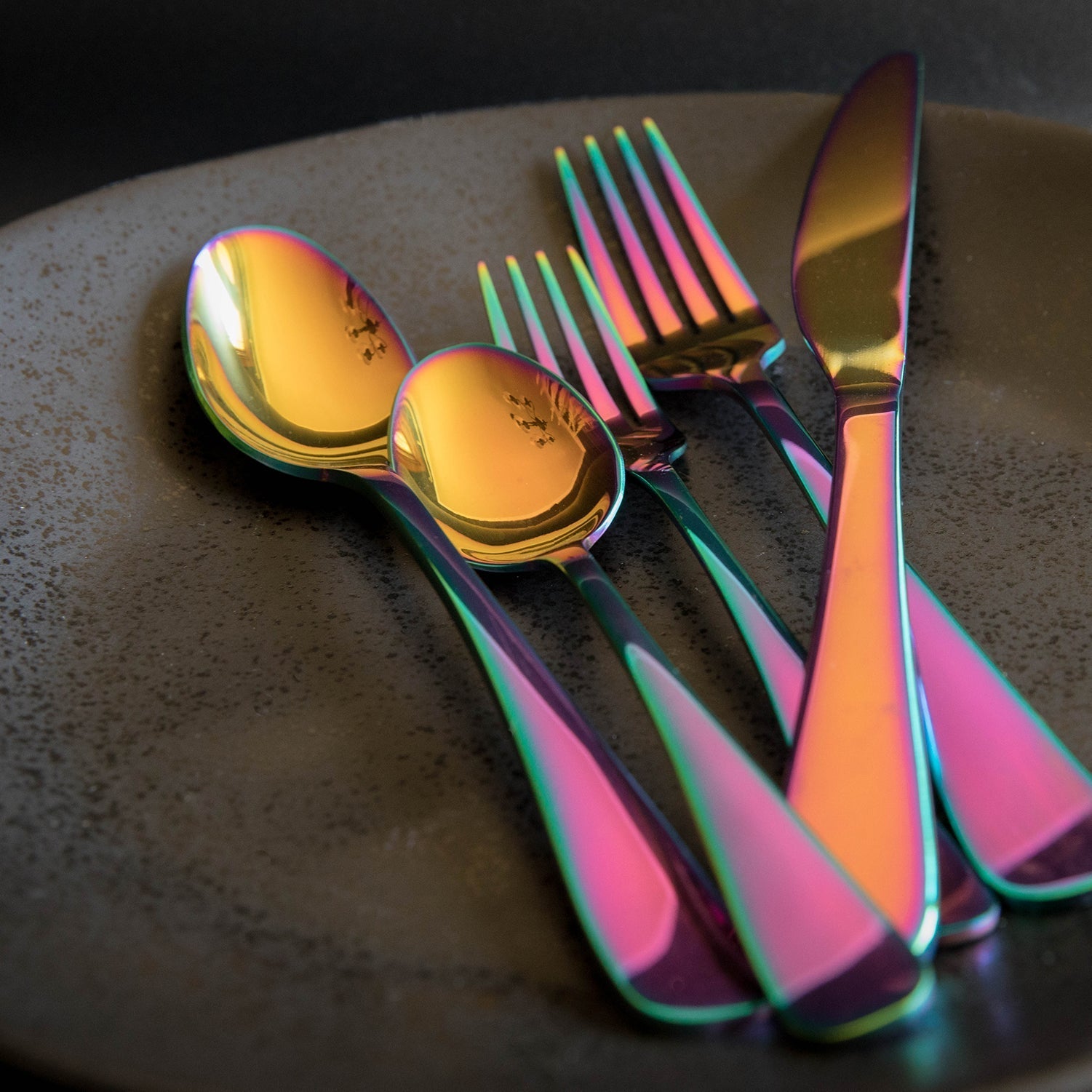 Rhiannon Rainbow Mirror 20-Piece Flatware Set – Lenox Corporation