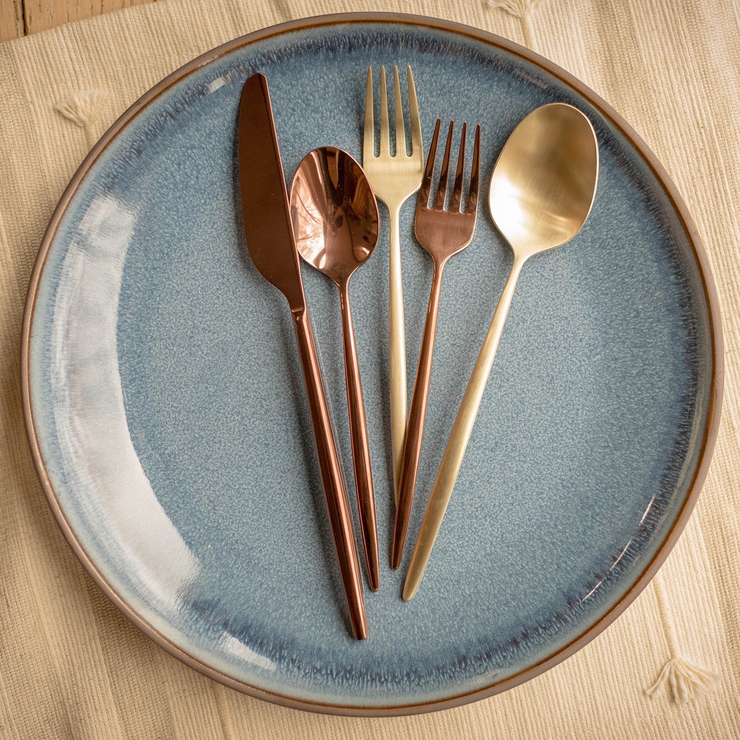 Gaze Copper Mirror 20-Piece Flatware Set – Lenox Corporation