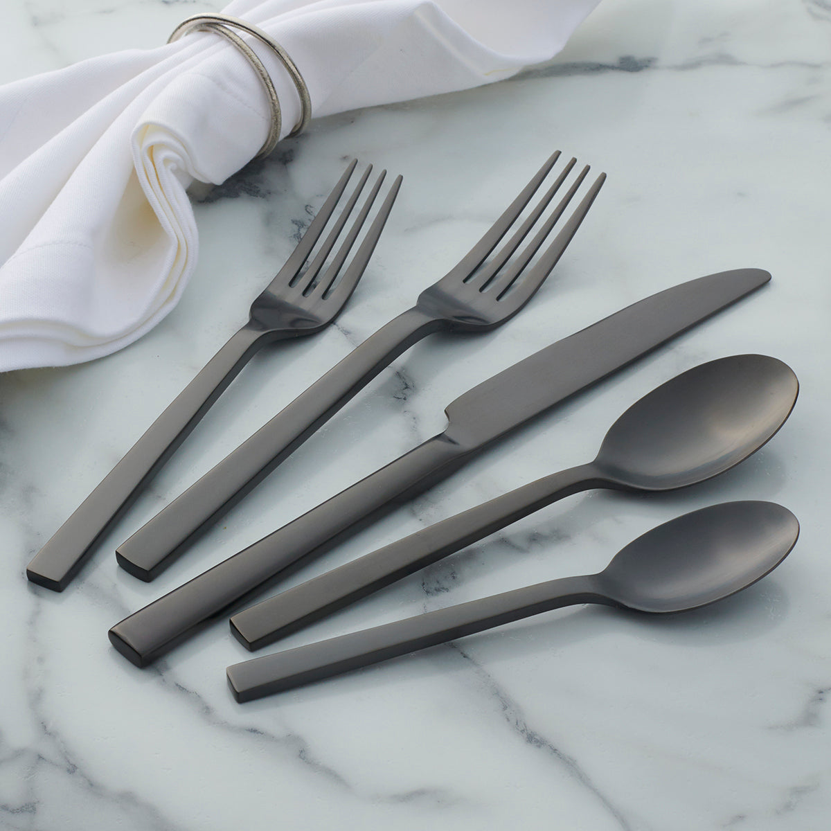 Chefs Table Midnight Matte 20-Piece Flatware Set – Lenox Corporation