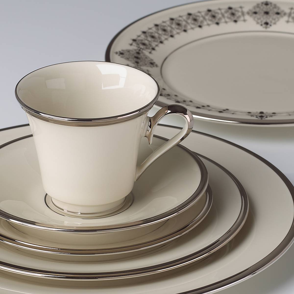 Solitaire 5-Piece Place Setting – Lenox Corporation