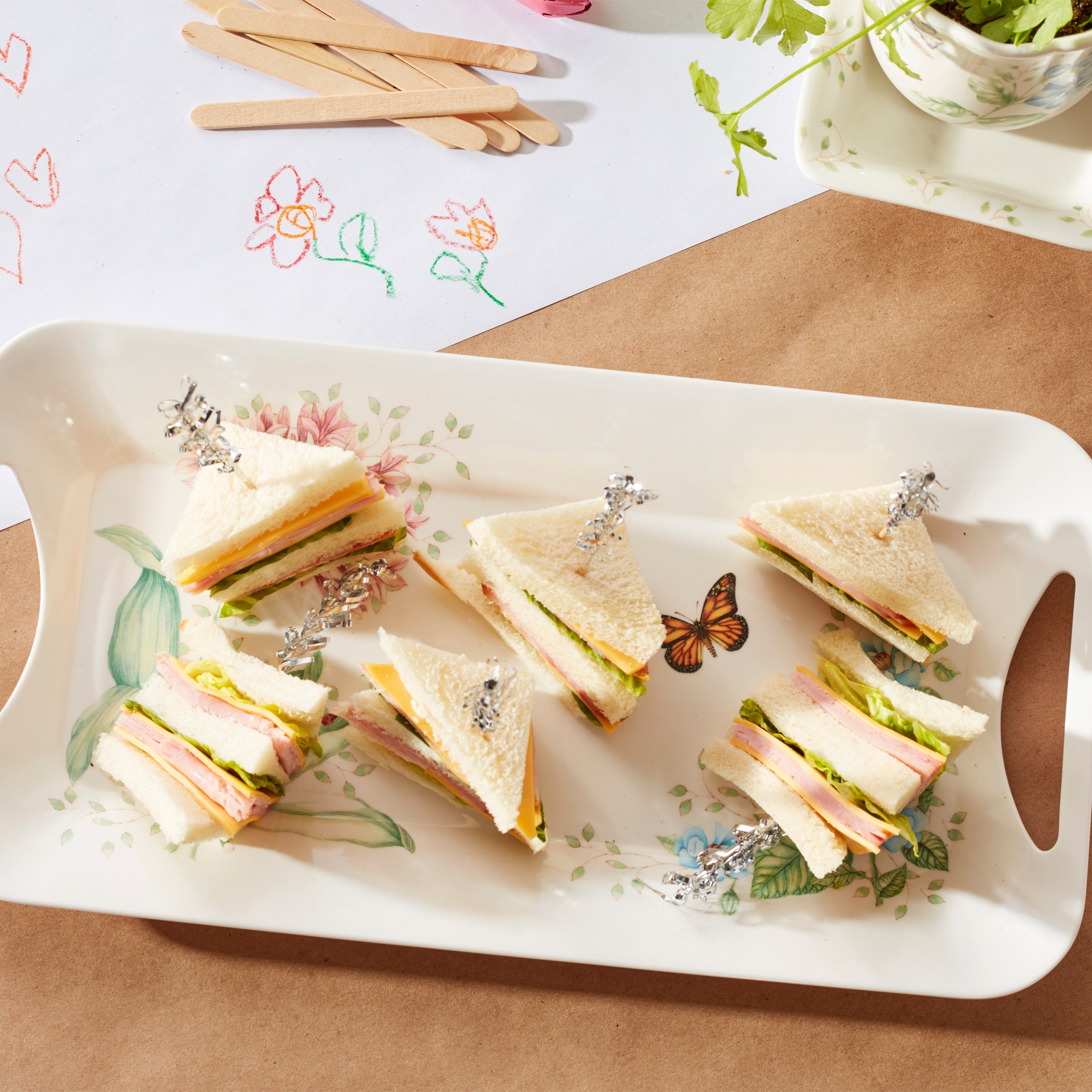 Lenox Butterfly Meadow サンドイッチトレイ　一枚 Butterfly Meadow Melamine Hors d'Oeuvres Tray – Lenox Corporation