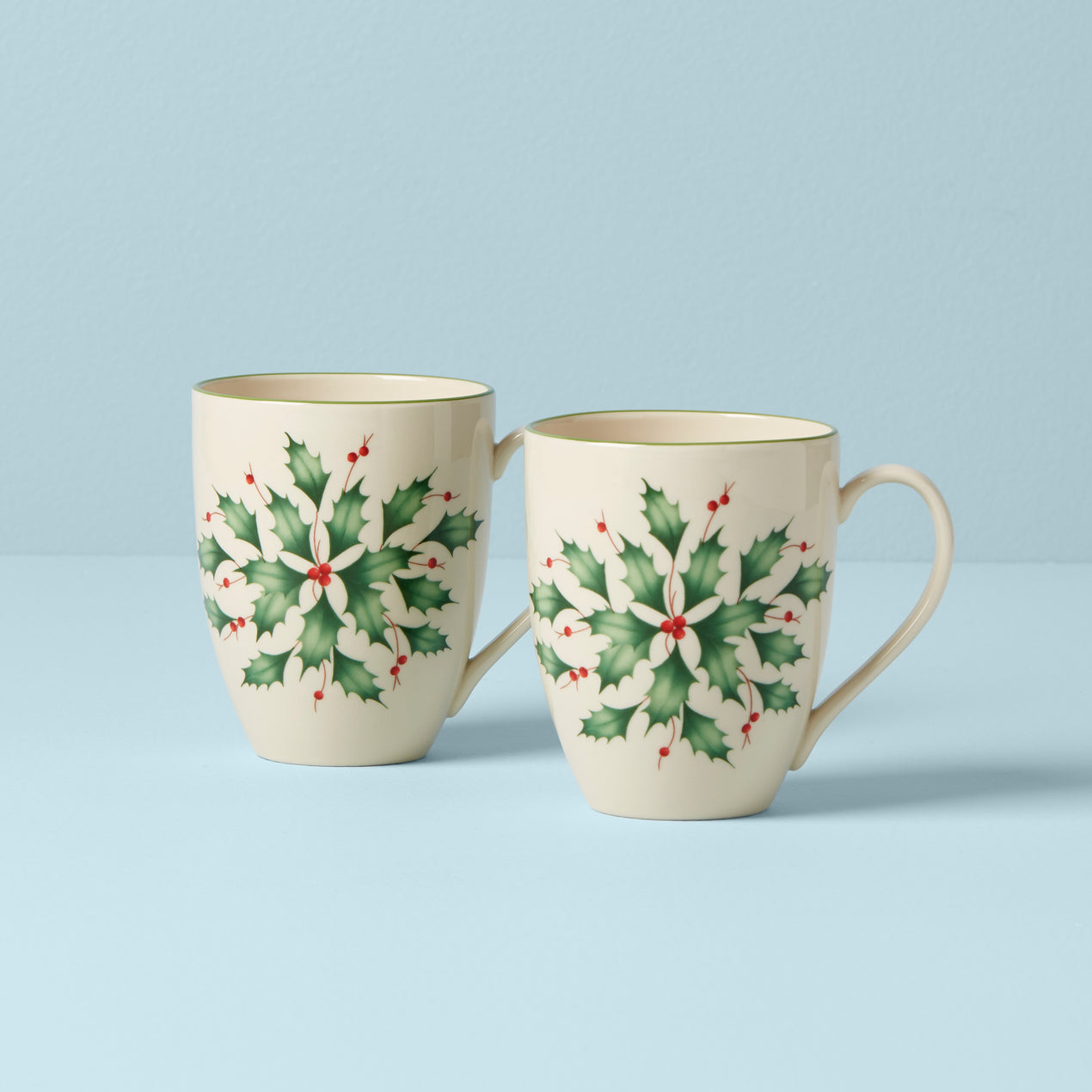 cambridge silversmiths Hosting The Holidays 2-Piece Holly Mug Set
