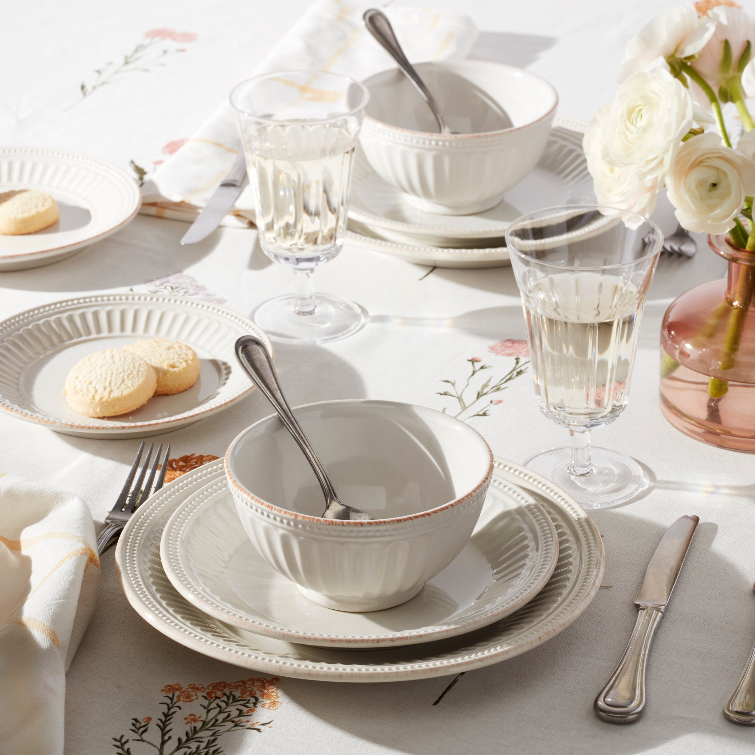 French Perle Groove White 4-Piece Place Setting – Lenox Corporation