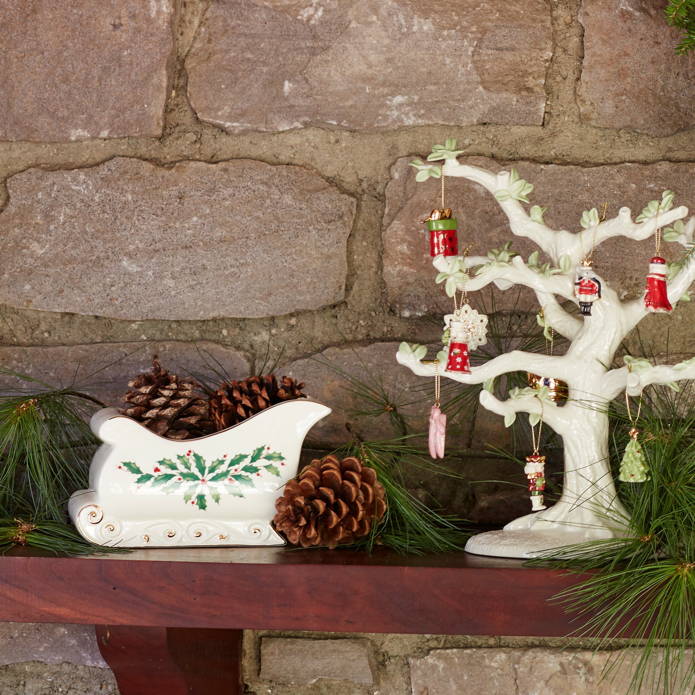 Lenox クリスマス 限定トレイン 収納、キャンディージャーセット（新品） Holiday Sleigh Candy Dish – Lenox Corporation