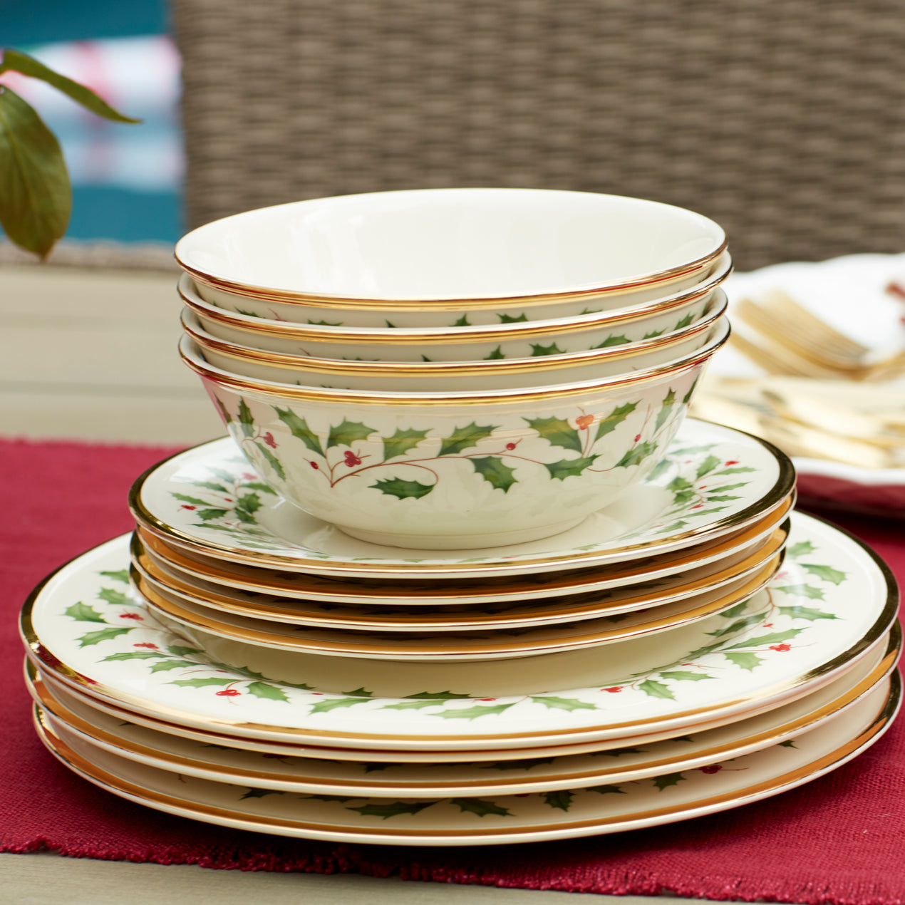 Holiday 12-Piece Plate & Bowl Set – Lenox Corporation