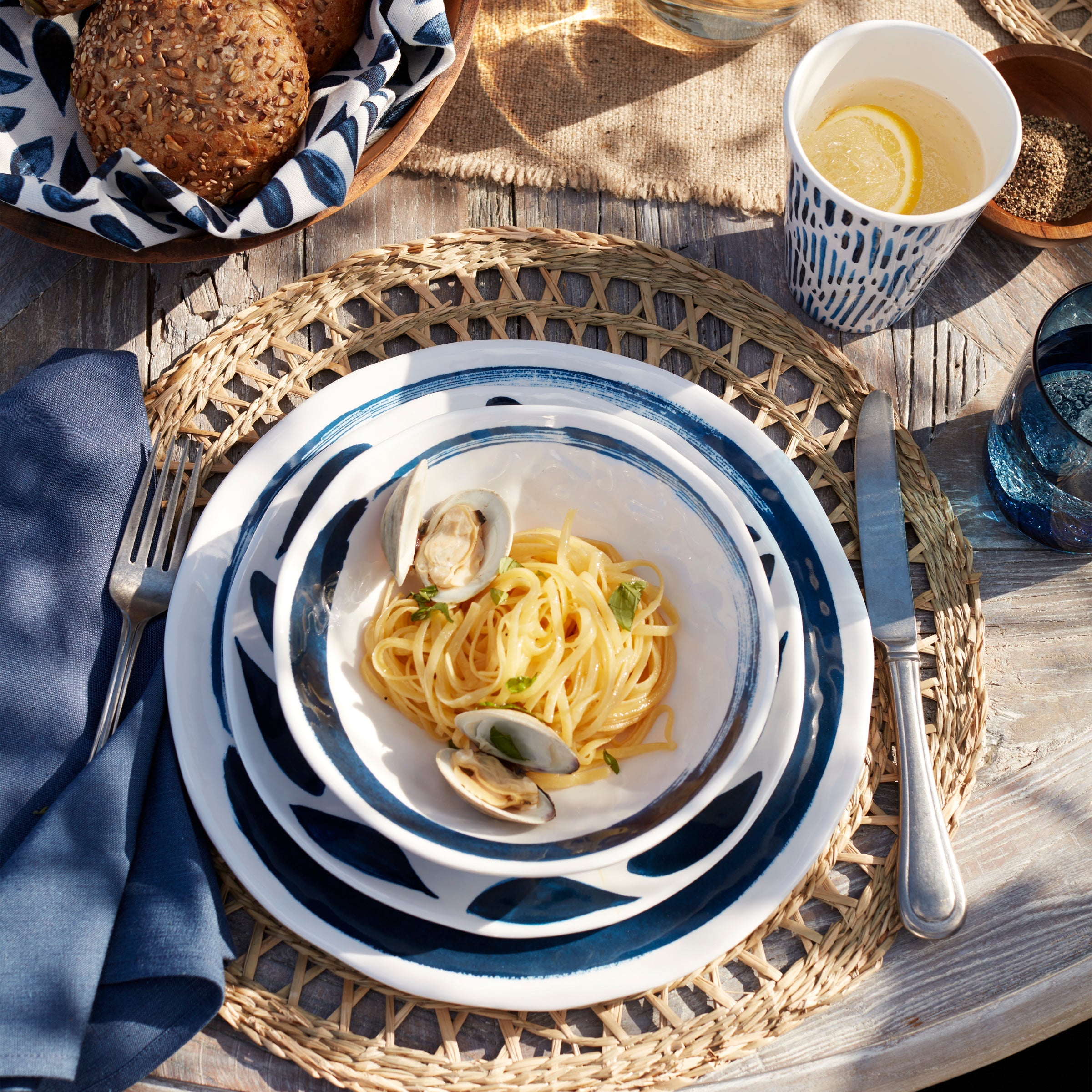 カトラリーガーランド Blue Bay Melamine 20-Piece Dinnerware Set – Lenox Corporation