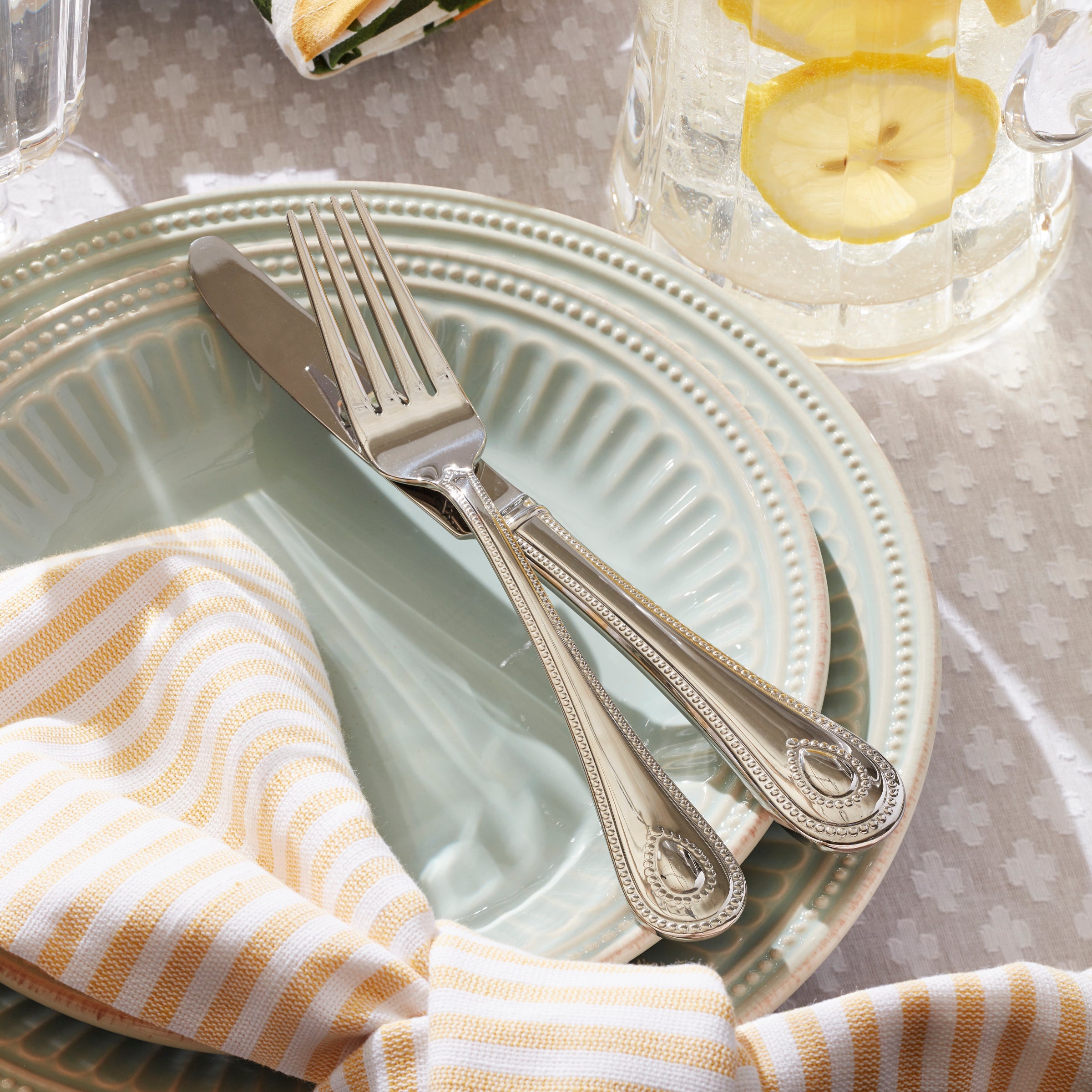 マミエール セット【フレンチB105】 French Perle 65-Piece Flatware Set – Lenox Corporation
